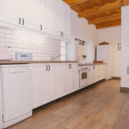 Beke Vendeghaz * Hollókő