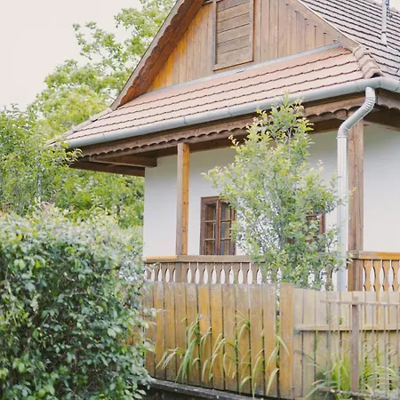 Beke Vendeghaz * Hollókő